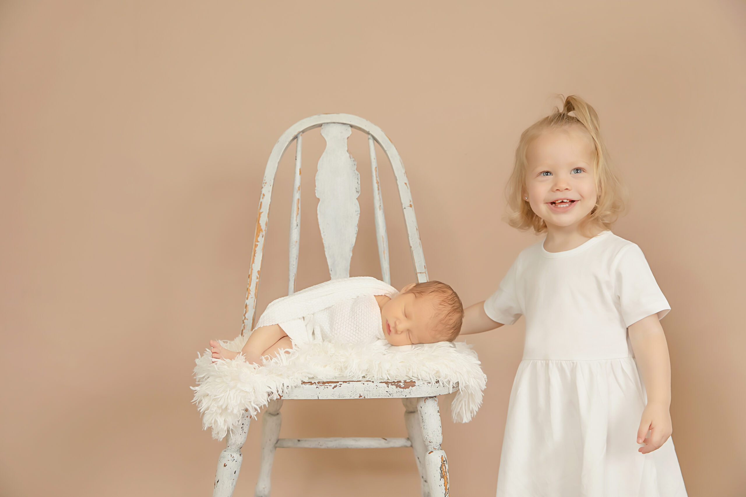 Maternity & Newborn photography by Kerry Paradis